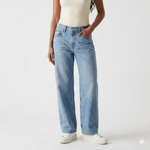 NWT Levi’s Premium Low Loose Straight Leg Jeans 31 Light Wash Y2K